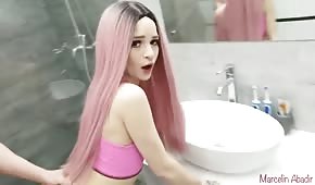 Růžové vlasy anally pohybující košíčky