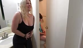 Rychlý sex s blondýnou na záchodě
