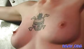 Tetování mezi kozami divokého soutěžícího